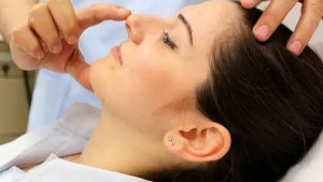 'İple yüz germe' yöntemiyle gençleşme