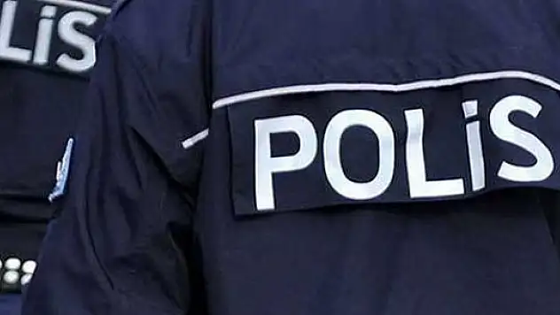 Paralel operasyonda 8 polis tutuklandı