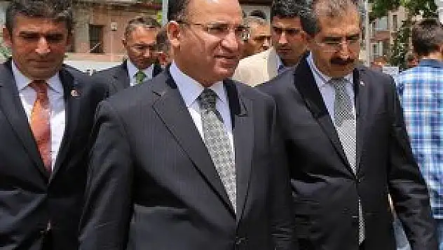 Bozdağ'dan Zekeriya Öz'e tepki