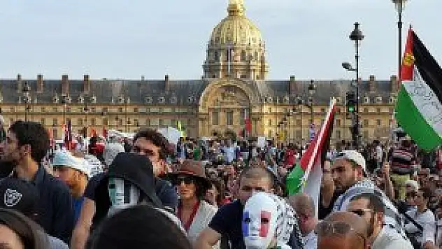 Fransa'dan İsrail lehine yasaklama kararı