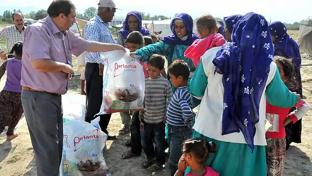 Akşehir'de mevsimlik işçilere erzak yardımı