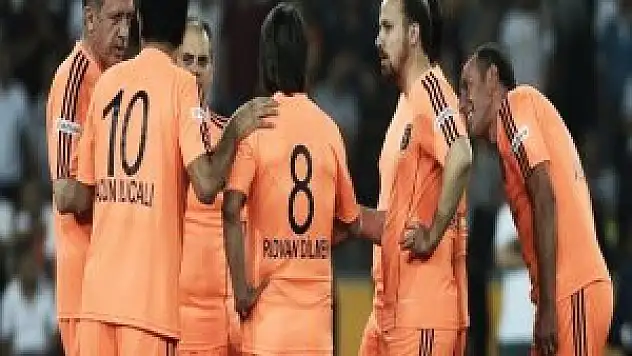 Gösteri maçında sol ayağı kırıldı!