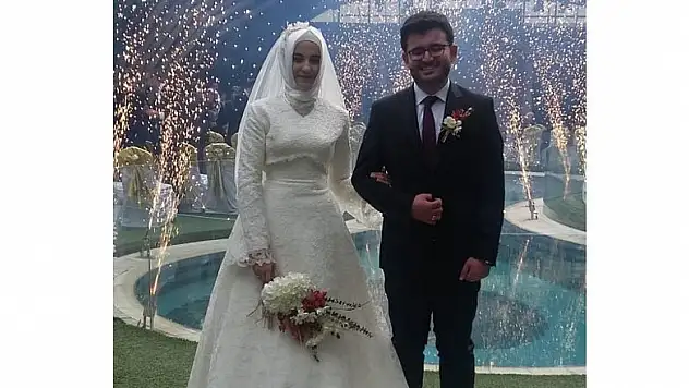 Esra ve Memduh dünya evine girdi