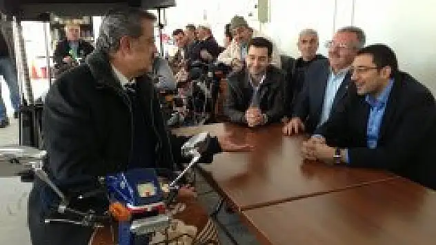 Mustafa Akış'tan sakatları derneğine ziyaret