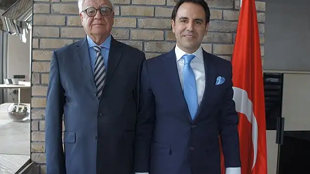 Uluslararası Pediatri Kurumu, baba-oğul iki Türk'e emanet