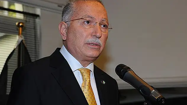 Ekmeleddin İhsanoğlu sosyal medyayı salladı