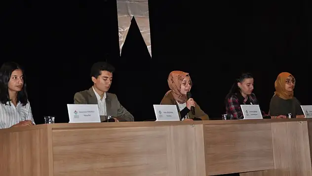 Akşehir'de 'Bozkırın Bilgesi Cengiz Aytmatov' paneli düzenlendi