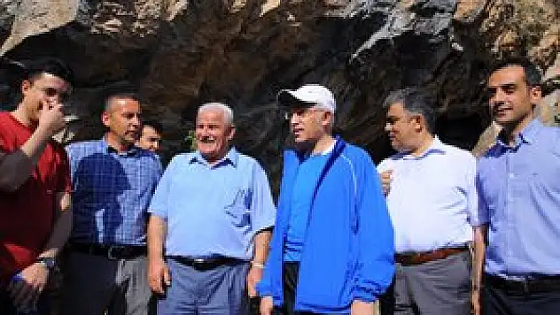 Oluşumu milyonlarca yıl süren mağarayı gezdiler