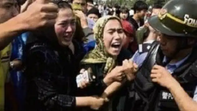 Çin, Doğu Türkistan'ı dünyadan kopardı