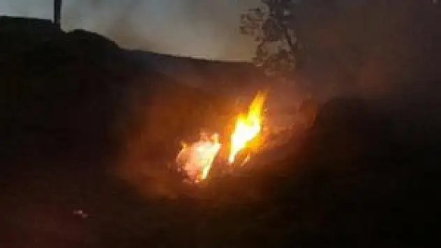 Engelli çocuk samanlığı yaktı