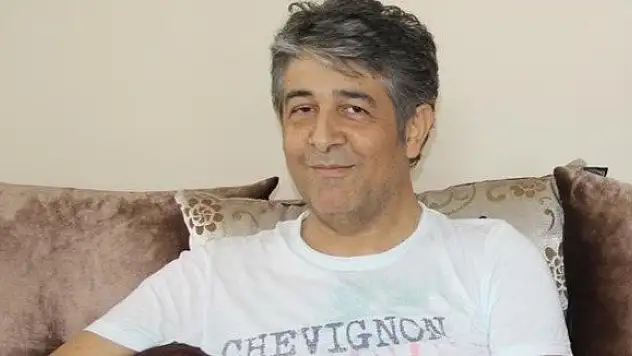 Son şarkısını duvara yazmış!