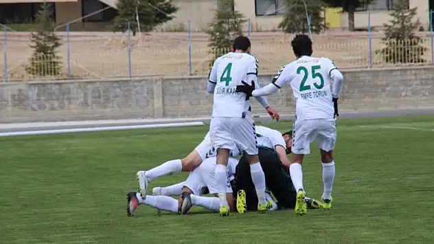 Anadolu Selçukspor sahasında kazandı!