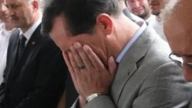 Emrullah İşler gözyaşlarına hakim olamadı