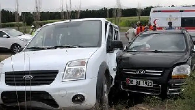 Milletvekilleri kazada yaralandı