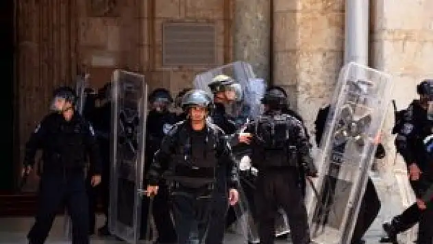 Mescid-i Aksa'da Filistinlilere müdahale