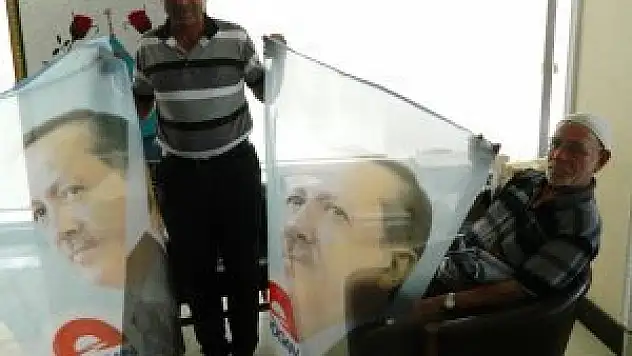 Erdoğan'a bayraklı destek