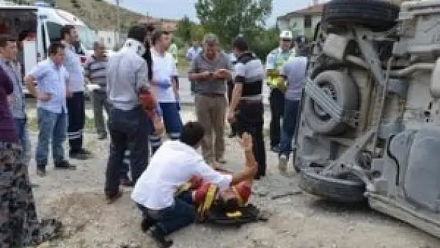 Minibüs takla attı: 12 yaralı