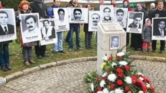 NSU cinayetlerini de Türkçe kapak yap