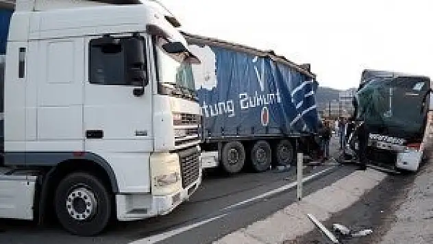 Trafik kazaları: 4 ölü, 16 yaralı