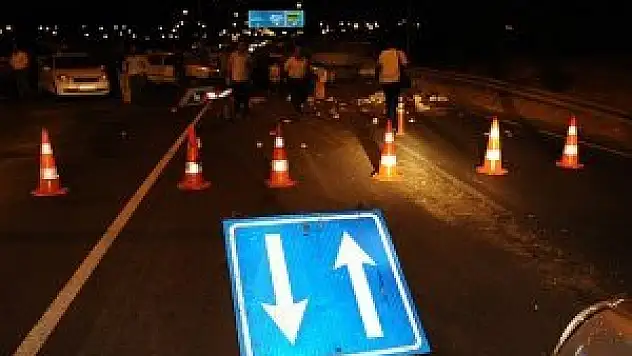 Çiftçiler yol kapattı