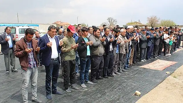 Yunak'ta çiftçiler yağmur duasına çıktı