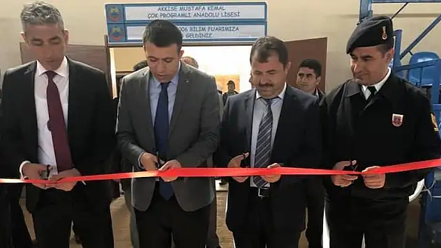 Ahırlı'da TÜBİTAK fuarı açıldı