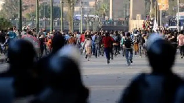 Bakan'ın evini yakmak istediler