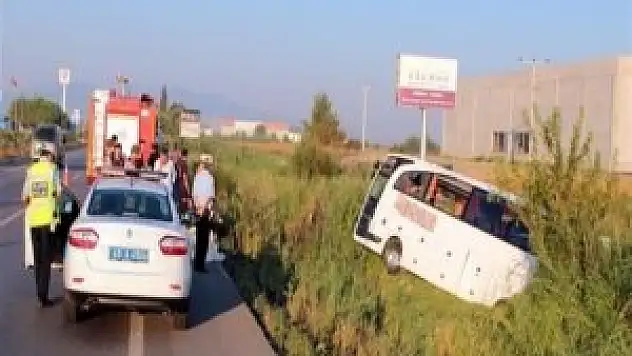Otobüs şarampole devrildi: 50 yaralı