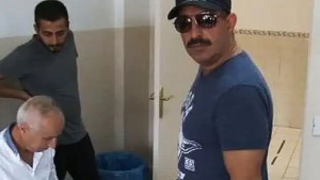 Ünlü komedyen erkenden sandık başına gitti