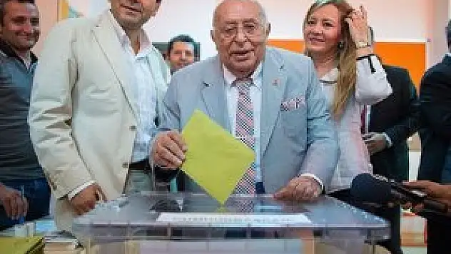 Demirel oyunu kullandı