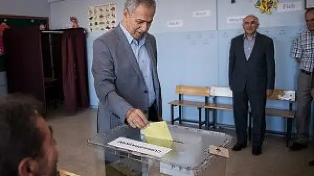 Türkiye'nin daha güçlü yoluna devam edeceğini ümit ediyorum