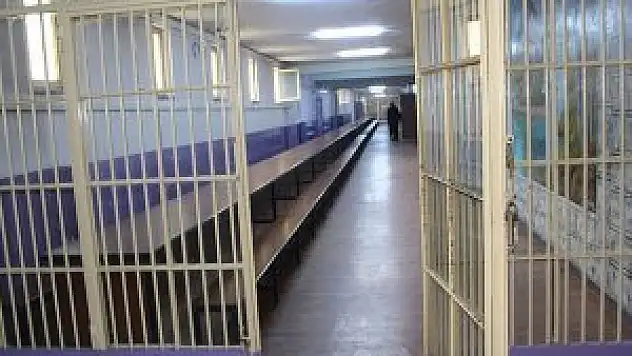 Mahkumlar hükümeti mahkemeye verdi