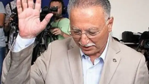 Obama ile tehdit etti