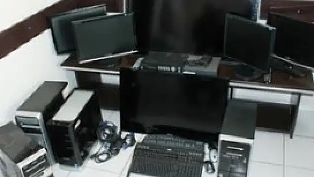 Güvenlik kamerası kurdukları iş yerini soydular