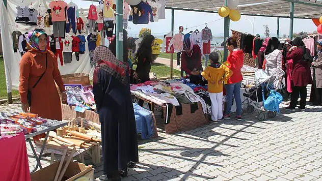 Beyşehir'de El Emeği Kadınlar Pazarı kuruldu