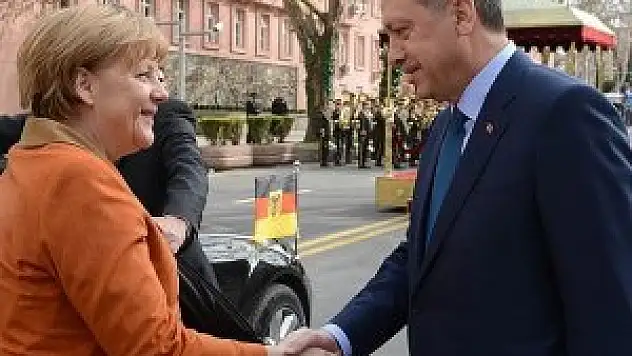 Liderler Erdoğan'ı tebrik ediyor