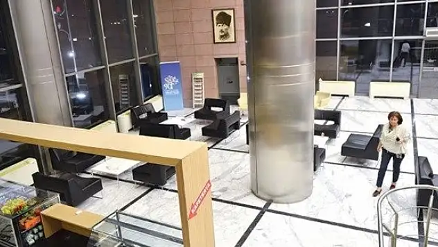 Çatı çöktü isyan başladı