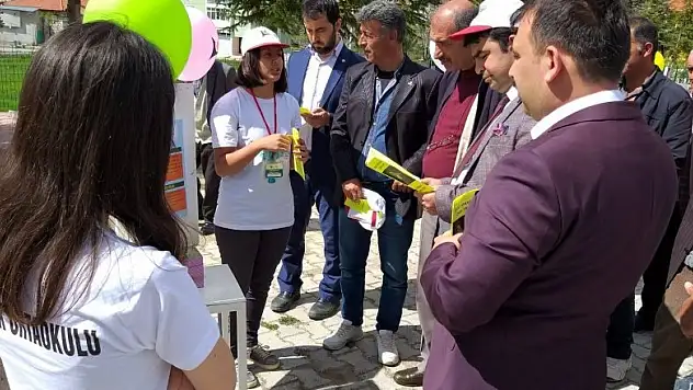 Derebucak'ta öğrenciler bilimsel çalışmalarını sergiledi