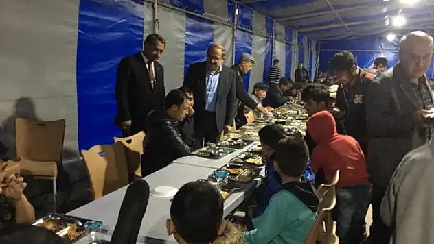 Karapınarda iftar çadırı kuruldu