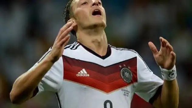 Özil'den itiraf: Geliştirmeliyim