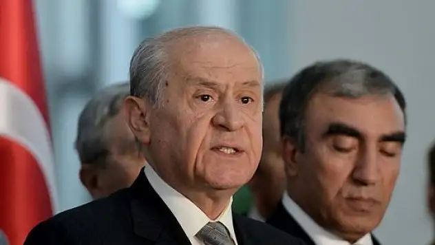Bahçeli'den muhabire istifa sorusu fırçası