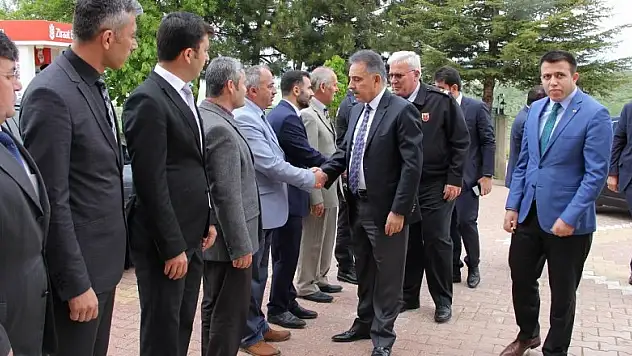 Vali Toprak Yalıhüyük ve Ahırlı ilçelerini ziyaret etti