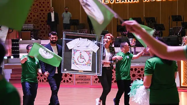 Selim Ay'dan örnek davranış