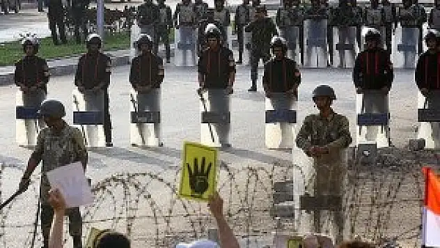 Darbe karşıtları katliamın yıl dönümünde meydanlara indi