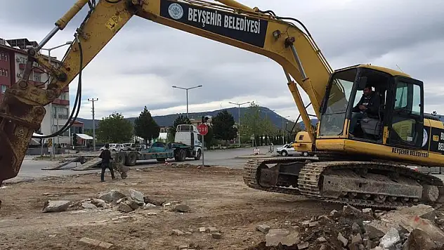 Beyşehir'de öğretmenevi kavşağına sinyalizasyon sistemi kuruluyor