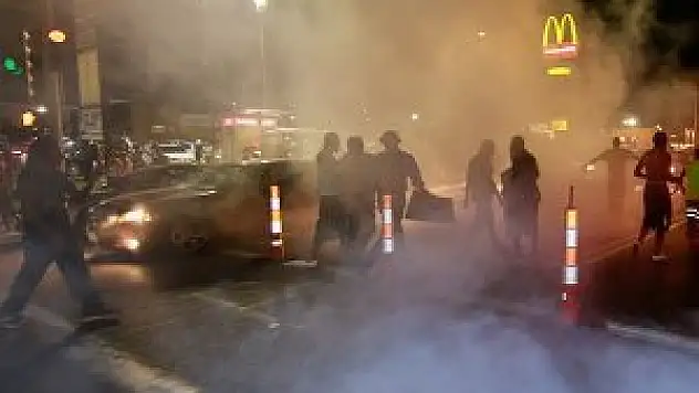 Ferguson semti yine savaş alanına döndü