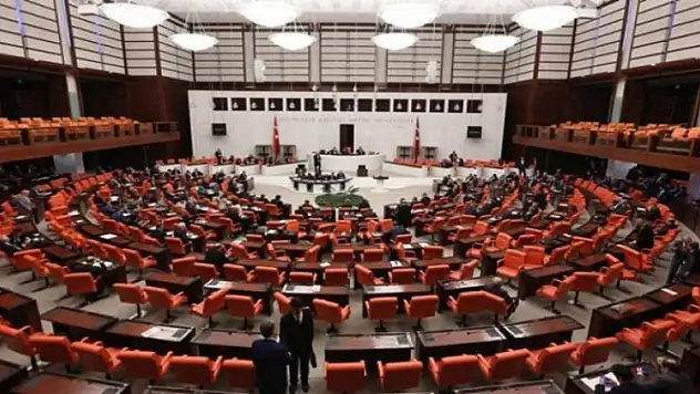 AK Parti yeni paketi Meclis'e sundu!