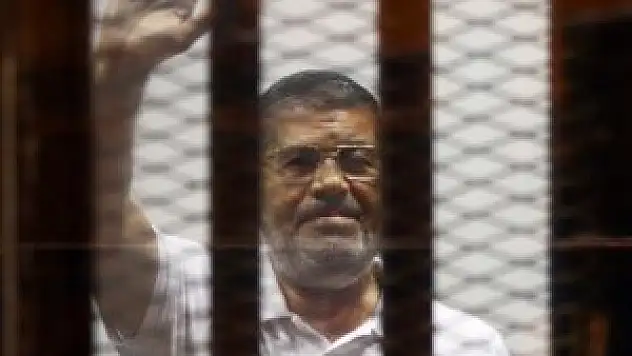 Mursi'nin yargılandığı davanın duruşması ertelendi