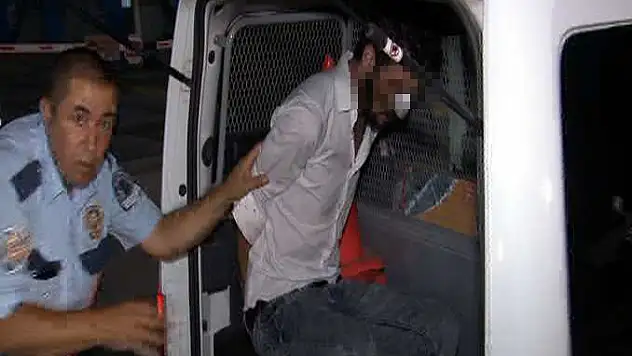 Tartıştığı polisi bıçakladı!