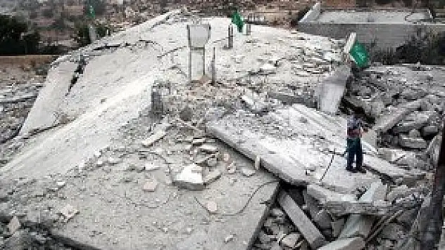 İsrail El-Halil'de Filistinlilerin evini yıktı